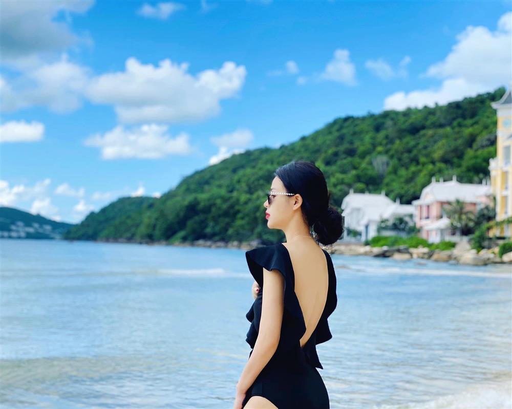 Minh Hung Hãn diện bikini siêu HOT khác hẳn gái quê Hướng Dương Ngược Nắng-9