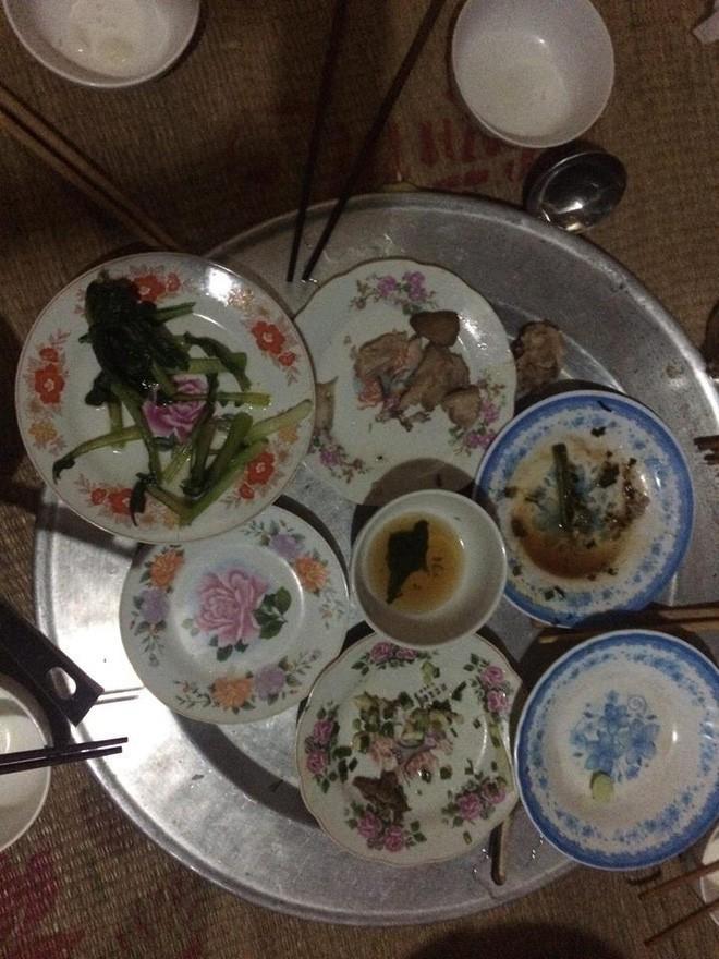 Nhìn mâm cơm để phần như đồ thừa, nàng dâu hành động khiến nhà chồng sững sờ-1