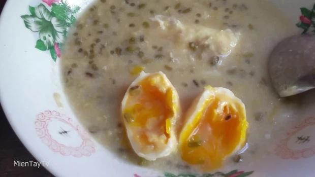 Miền Tây có một món ăn rất dị, nhiều người nhìn lo lắng vì sợ... đau bụng-2