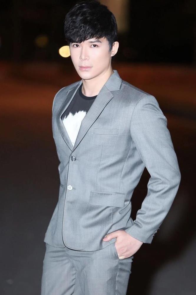 Nathan Lee nhập hội chỉ follow mình em, nghe tên người ấy ai cũng ngã ngửa-3