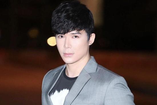 Nathan Lee nhập hội 'chỉ follow mình em', nghe tên người ấy ai cũng 'ngã ngửa'