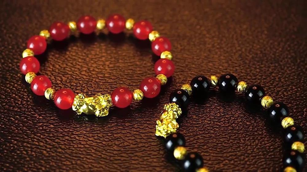 Mẹo chọn trang sức phong thủy hút tài lộc, vượng phú quý luôn được người giàu áp dụng-1