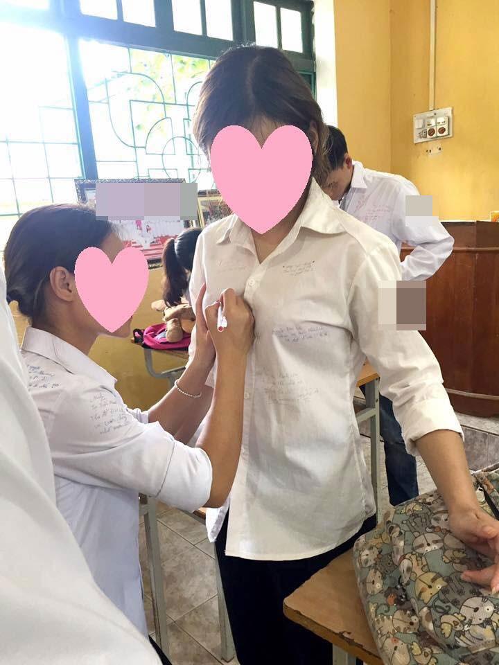 Lan truyền ảnh nữ sinh Việt nắn bóp vòng 1 bạn học để ký lưu bút-6