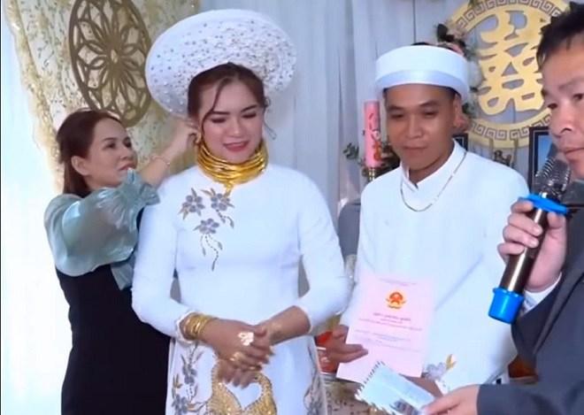 Cặp đôi miền Tây số hưởng, nhận hồi môn sương sương cũng chục tỷ-2