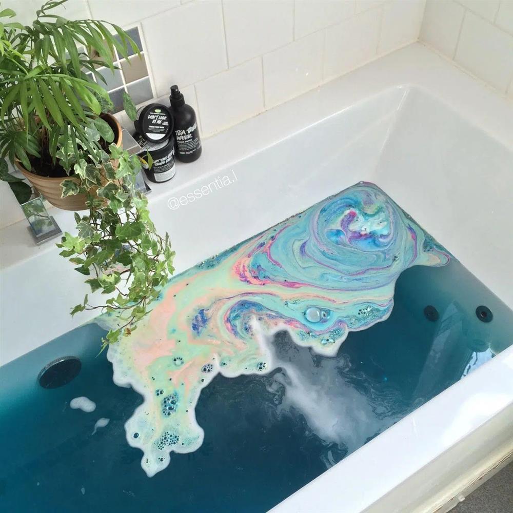 Chill bồn tắm với bath bomb: Lương Thùy Linh relax, Tóc Tiên và Giang Ơi fail lòi-2