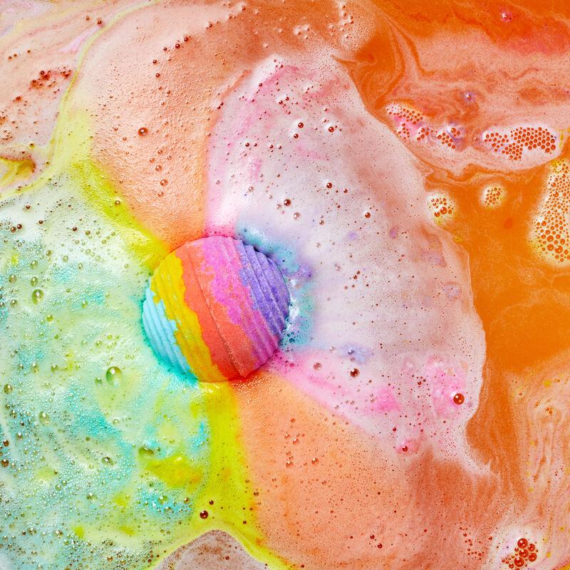 Chill bồn tắm với bath bomb: Lương Thùy Linh relax, Tóc Tiên và Giang Ơi fail lòi-4