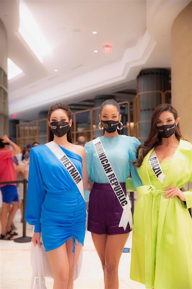 Chủ nhà Miss Universe 2020 liên tục ăn mặc lôi thôi, đi thi như đi chợ-6