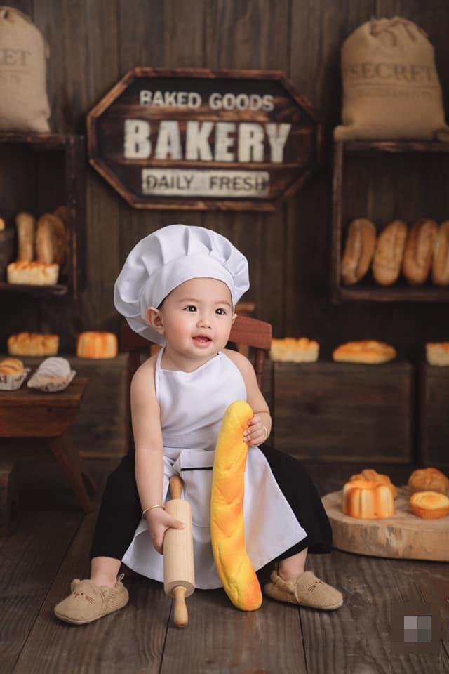 Ngoại hình cưng xỉu của bé gái 1 tuổi có bố mẹ là người chuyển giới-3