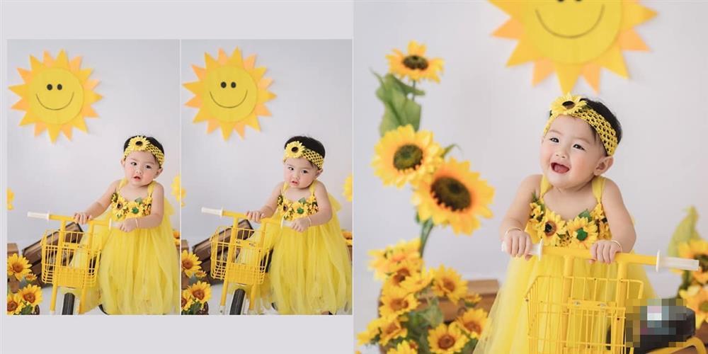 Ngoại hình cưng xỉu của bé gái 1 tuổi có bố mẹ là người chuyển giới-4