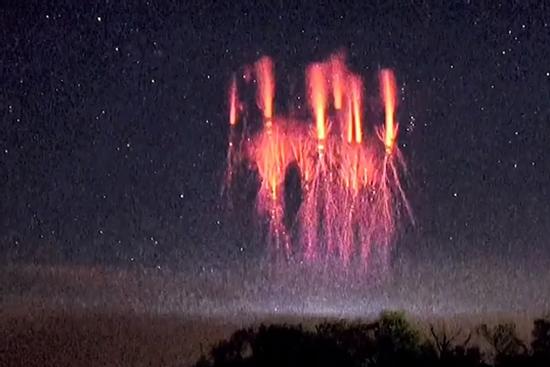 Sét đỏ xuất hiện ở Trung Quốc