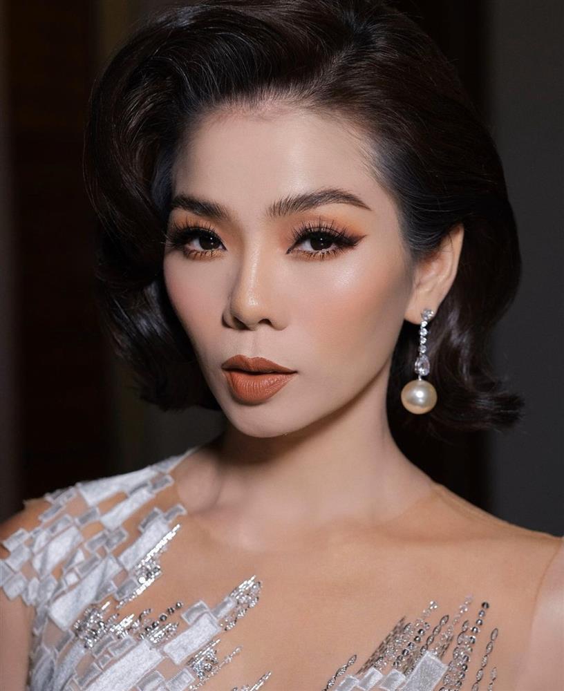 Sao Việt lăng-xê mốt make up mắt xanh đỏ lòe loẹt như thập niên 90s-4