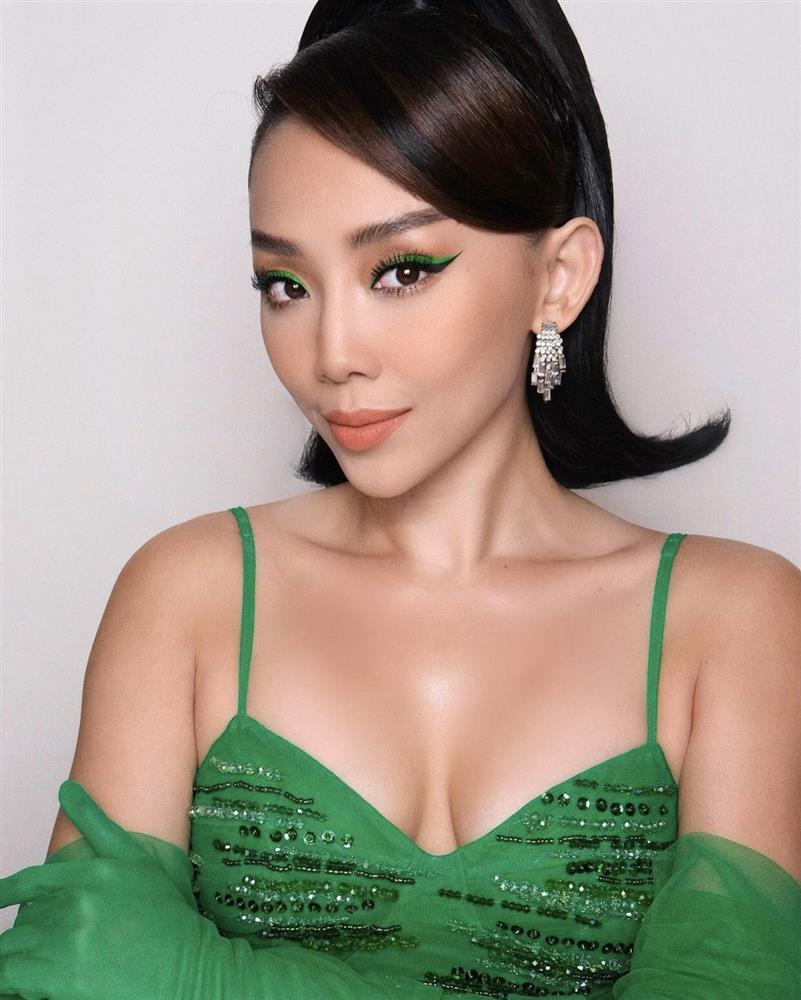 Sao Việt lăng-xê mốt make up mắt xanh đỏ lòe loẹt như thập niên 90s-7