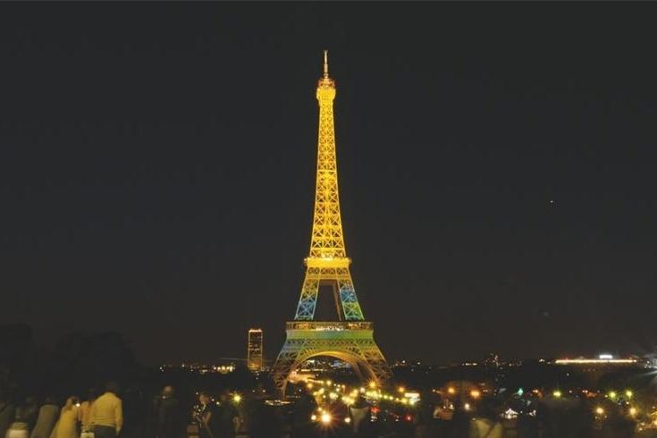 Loạt công trình nổi tiếng ở Paris đồng loạt chuyển màu khác lạ-7