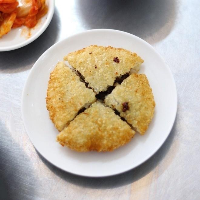 Xôi bọc rươi chiên: Giá rẻ bèo nhưng là thứ đặc sản rất quý của Hải Phòng-2