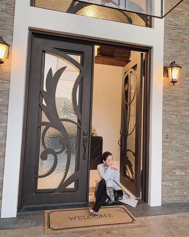 Không gian sống cực sang chảnh của Lệ Quyên tại Mỹ-1