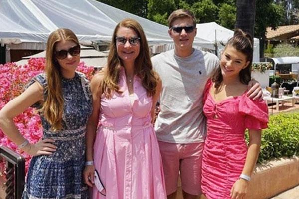 Tỷ phú Bill Gates hóa ra rất thích tiệc tùng, tắm cùng vũ công khỏa thân-6