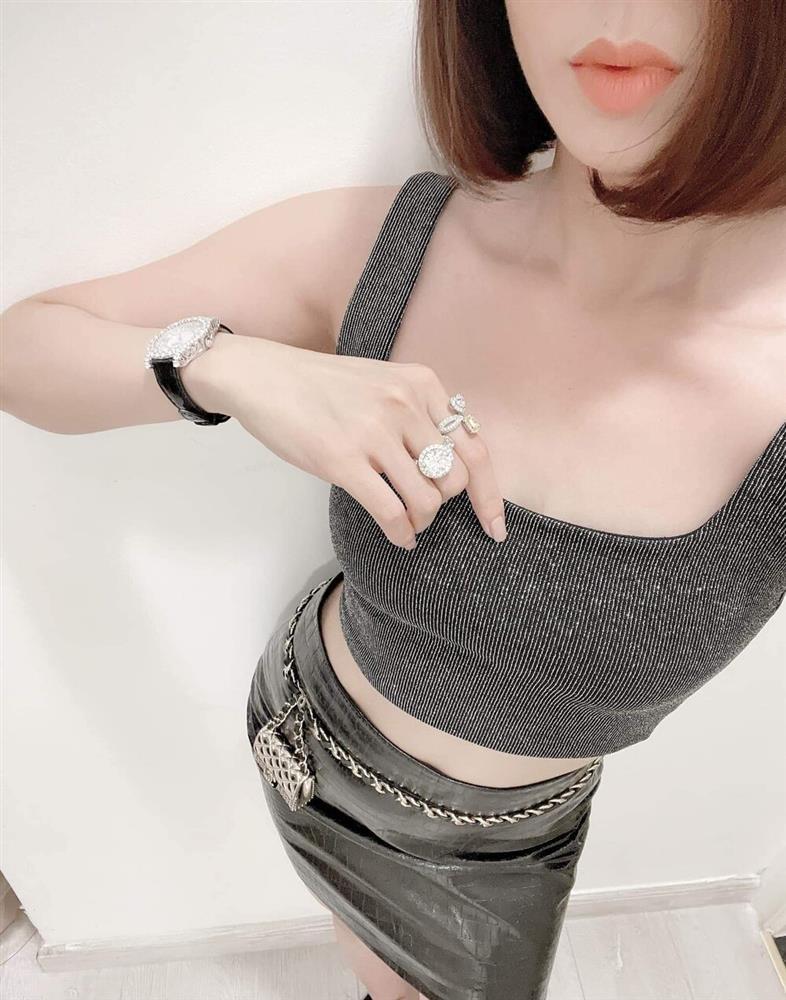 Lệ Quyên khoe kim cương, đồng hồ siêu đắt nhưng vòng 1 không cánh mà bay-1