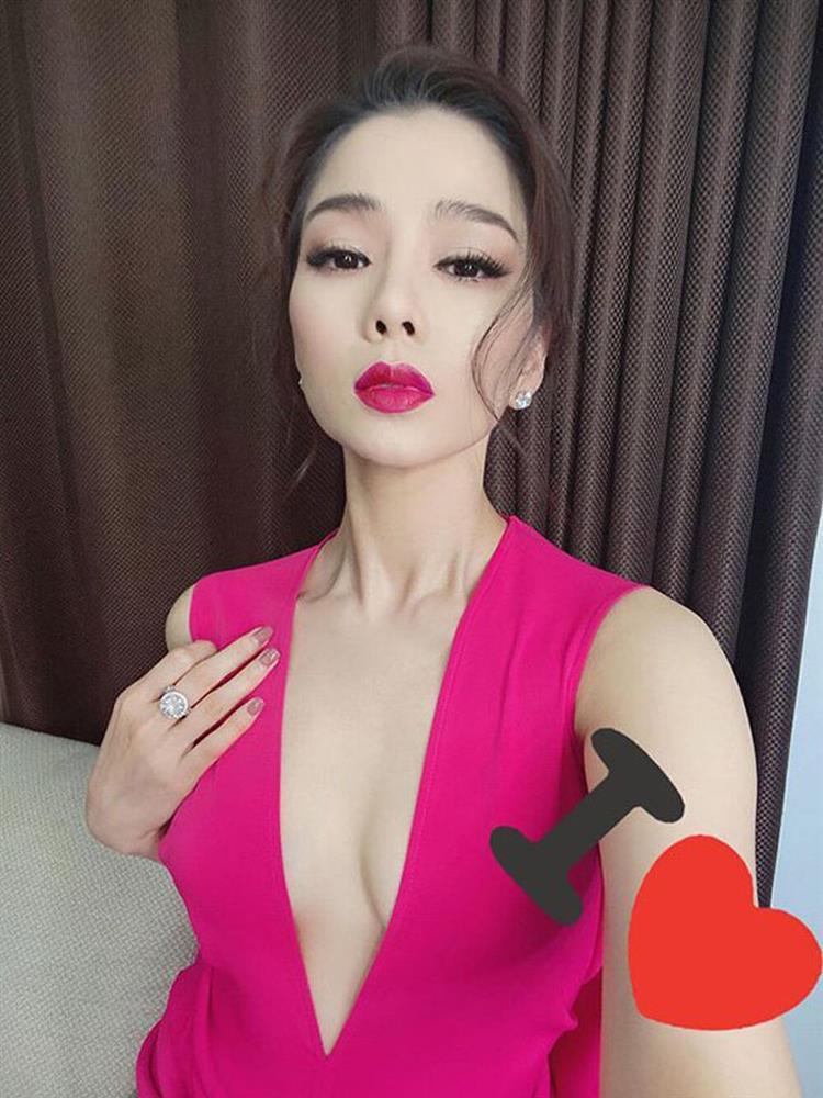 Lệ Quyên khoe kim cương, đồng hồ siêu đắt nhưng vòng 1 không cánh mà bay-2