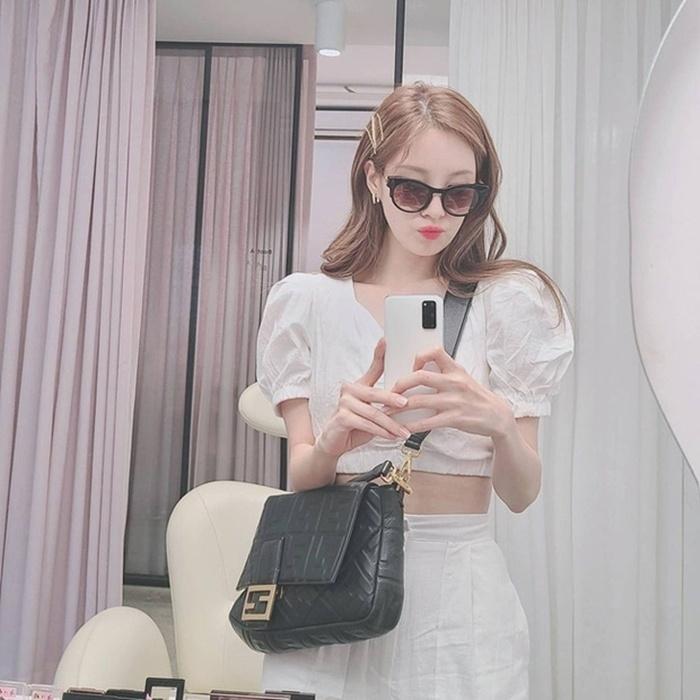 Đây chính là kiểu áo sang chảnh đang được dàn sao Việt Hàn thi nhau diện-11