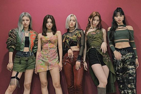 Stylist nhà ITZY năm lần bảy lượt khiến idol lâm cảnh lôi thôi, nhếch nhác