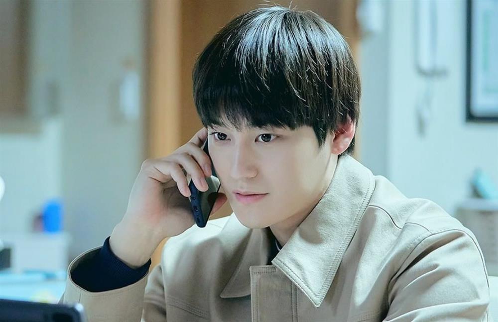 Thời trang của Kim Bum khi vào vai sinh viên ở tuổi 32-2