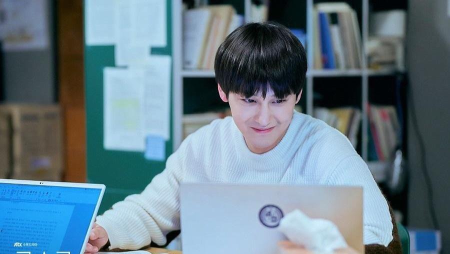 Thời trang của Kim Bum khi vào vai sinh viên ở tuổi 32-6