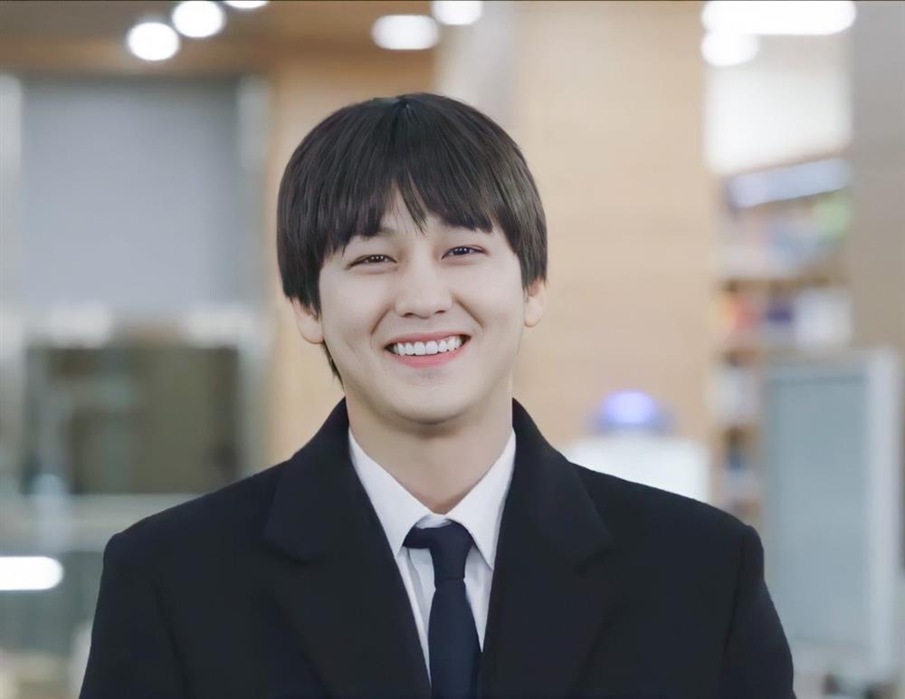 Thời trang của Kim Bum khi vào vai sinh viên ở tuổi 32-10