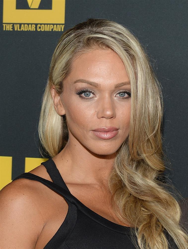 Cựu người mẫu Mỹ ăn pizza lục từ thùng rác-3