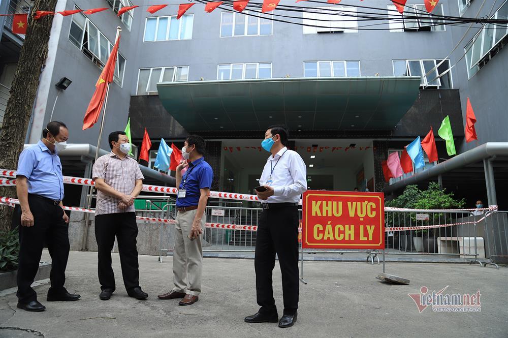 Hà Nội: Phong tỏa khu dân cư phố Lê Văn Lương và Nguyễn Lương Bằng-1