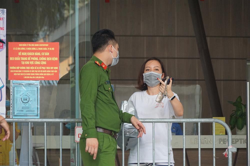 Hà Nội: Phong tỏa khu dân cư phố Lê Văn Lương và Nguyễn Lương Bằng-10