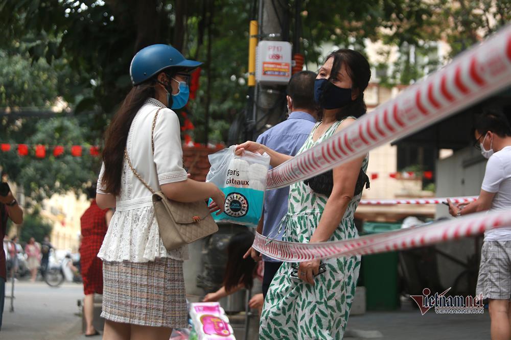 Hà Nội: Phong tỏa khu dân cư phố Lê Văn Lương và Nguyễn Lương Bằng-5