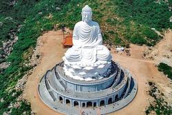 Tượng Phật cao 69 m ở Bình Định nhìn từ trên cao