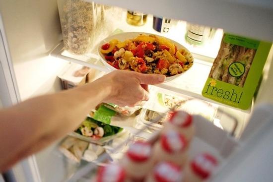 Những sai lầm trong việc bảo quản thực phẩm ngày hè khiến đồ ăn nhanh bị ôi thiu