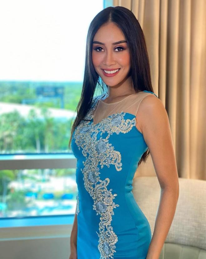 Francisca Luhong James là người mẫu chuyên nghiệp của Malaysia, nổi tiếng qua những bộ ảnh nude nghệ thuật. Nhưng ít ai biết bạn chung phòng với Hoa hậu Khánh Vân có bằng hạng nhất về Truyền thông Đại chúng và chuyên ngành Quan hệ Công chúng. Ngoài hoạt động nghệ thuật, cô còn là giám đốc điều hành tiếp thị và quan hệ công chúng.