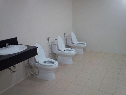 Nhà vệ sinh ngoài hành tinh phiêu diêu nhưng thách tiền không ai dám... cởi quần chỉ vì 1 lý do-6