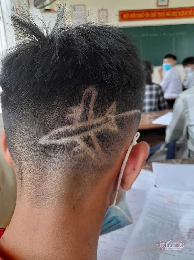 Xử trí bất ngờ của thầy giáo với mái tóc kỳ lạ của học trò-1