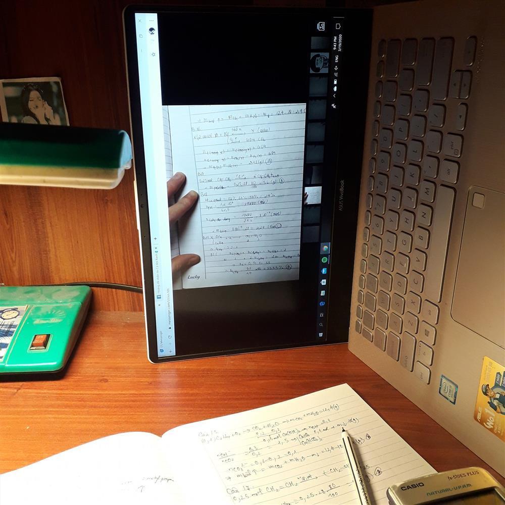 Đang học online trò nằm dài ra ngủ, cô giáo có màn xử lý siêu lầy-3