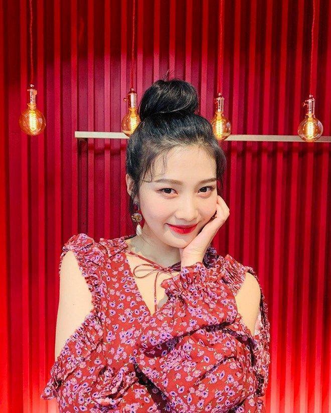 Sau Wendy, Joy là thành viên thứ 2 của Red Velvet ra mắt album solo. Album đầu tay của cô sẽ bao gồm nhiều bài hát được remake lại.