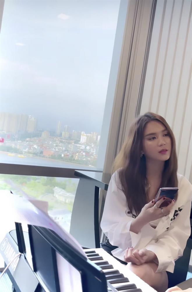 Ngọc Trinh cover hit Ưng Hoàng Phúc - Thu Thủy, giọng hát tiến bộ bất ngờ!-2