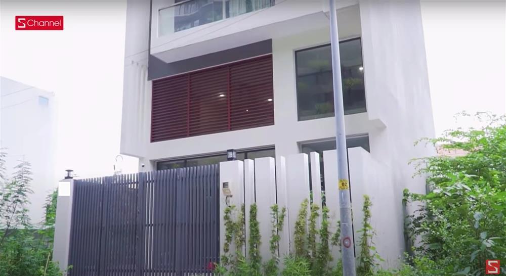 Thanh niên đi ăn để bồ cho mượn thẻ đen thanh toán, danh tính thật mới choáng-4