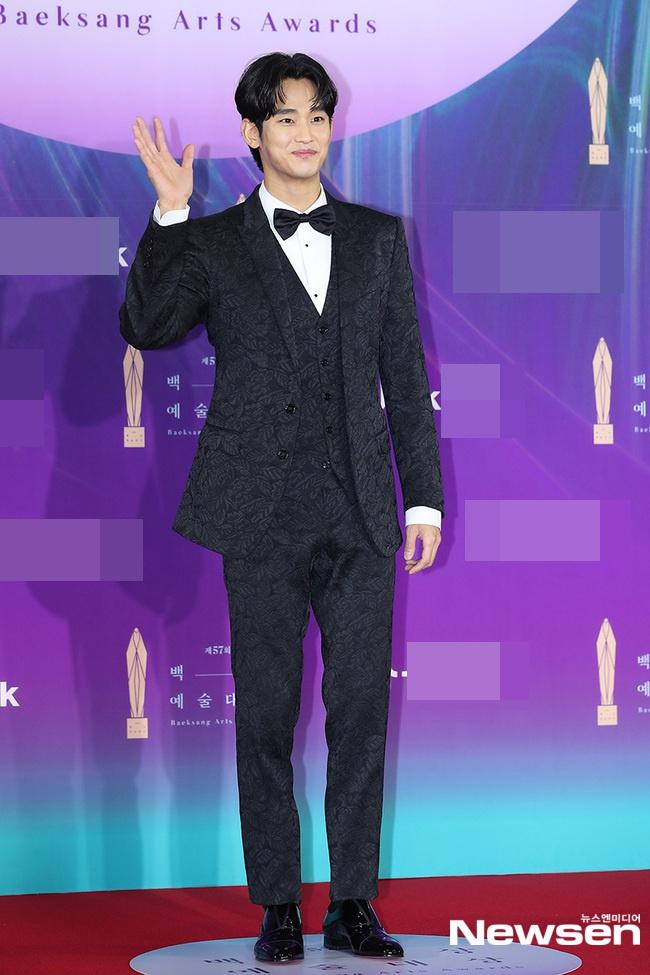 Dàn sao khủng nô nức váy áo đổ bộ Baeksang Arts Awards 2021-5