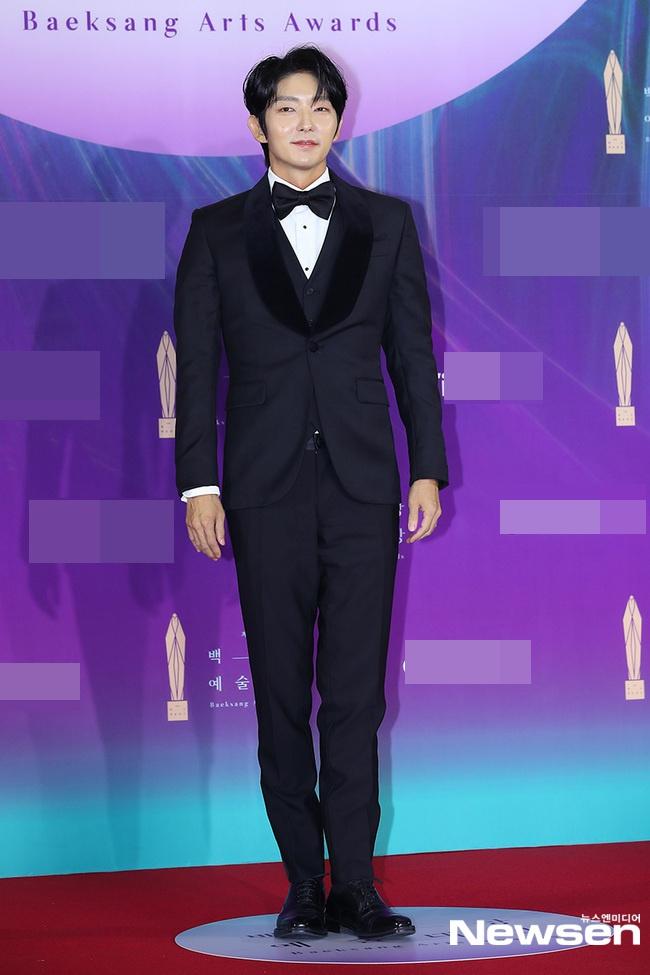 Dàn sao khủng nô nức váy áo đổ bộ Baeksang Arts Awards 2021-7