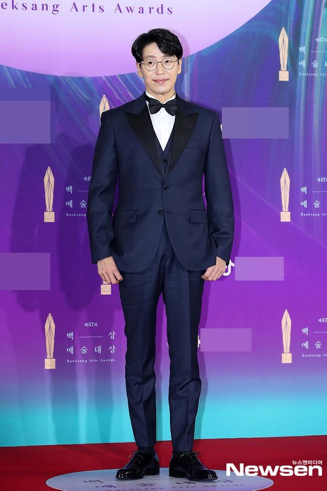 Dàn sao khủng nô nức váy áo đổ bộ Baeksang Arts Awards 2021-16