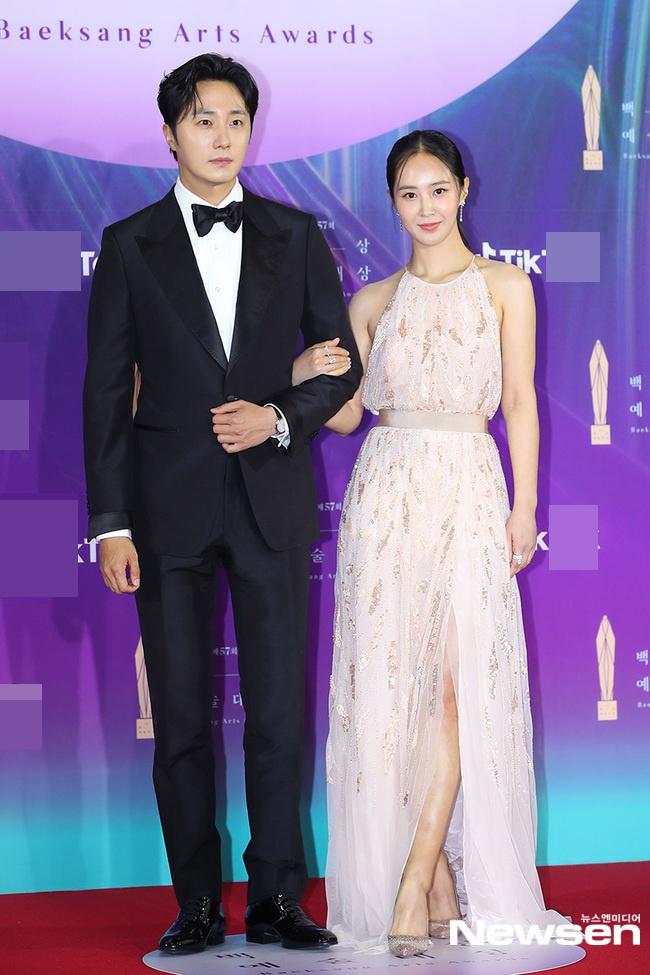 Dàn sao khủng nô nức váy áo đổ bộ Baeksang Arts Awards 2021-17