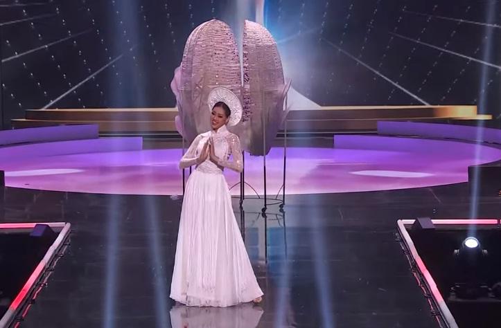 Khánh Vân diễn quốc phục Kén Em xuất sắc tại Miss Universe 2020-6