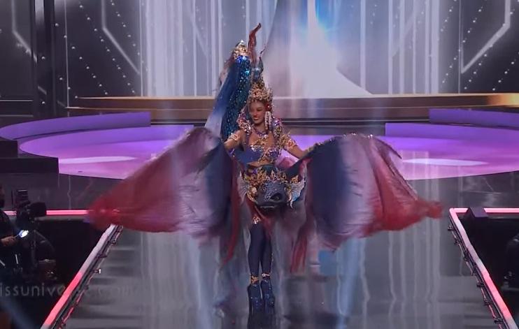 Khánh Vân diễn quốc phục Kén Em xuất sắc tại Miss Universe 2020-8