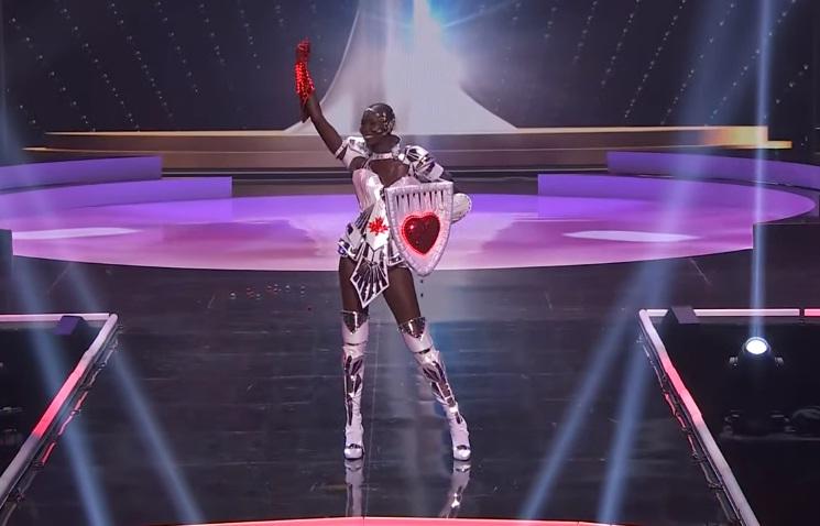 Khánh Vân diễn quốc phục Kén Em xuất sắc tại Miss Universe 2020-22