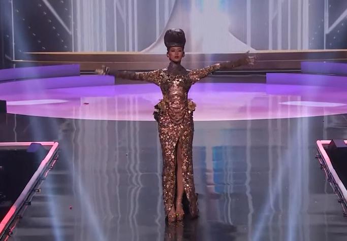 Khánh Vân diễn quốc phục Kén Em xuất sắc tại Miss Universe 2020-18