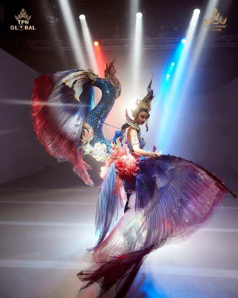 Top 10 trang phục dân tộc xuất sắc nhất Miss Universe-2