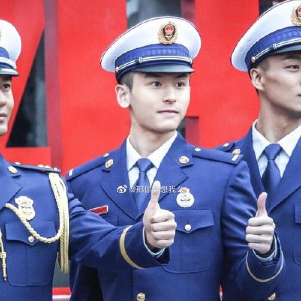 Chỉ 1 động thái nhỏ đã thấy Trương Triết Hạn không đủ qua mặt Vương Nhất Bác-4